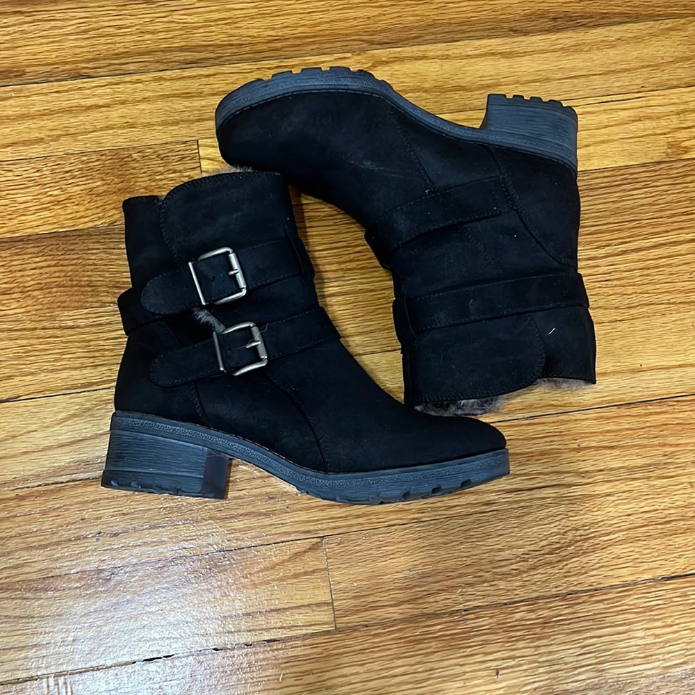 Fur-lined Black Heeled Booties. Size 6M